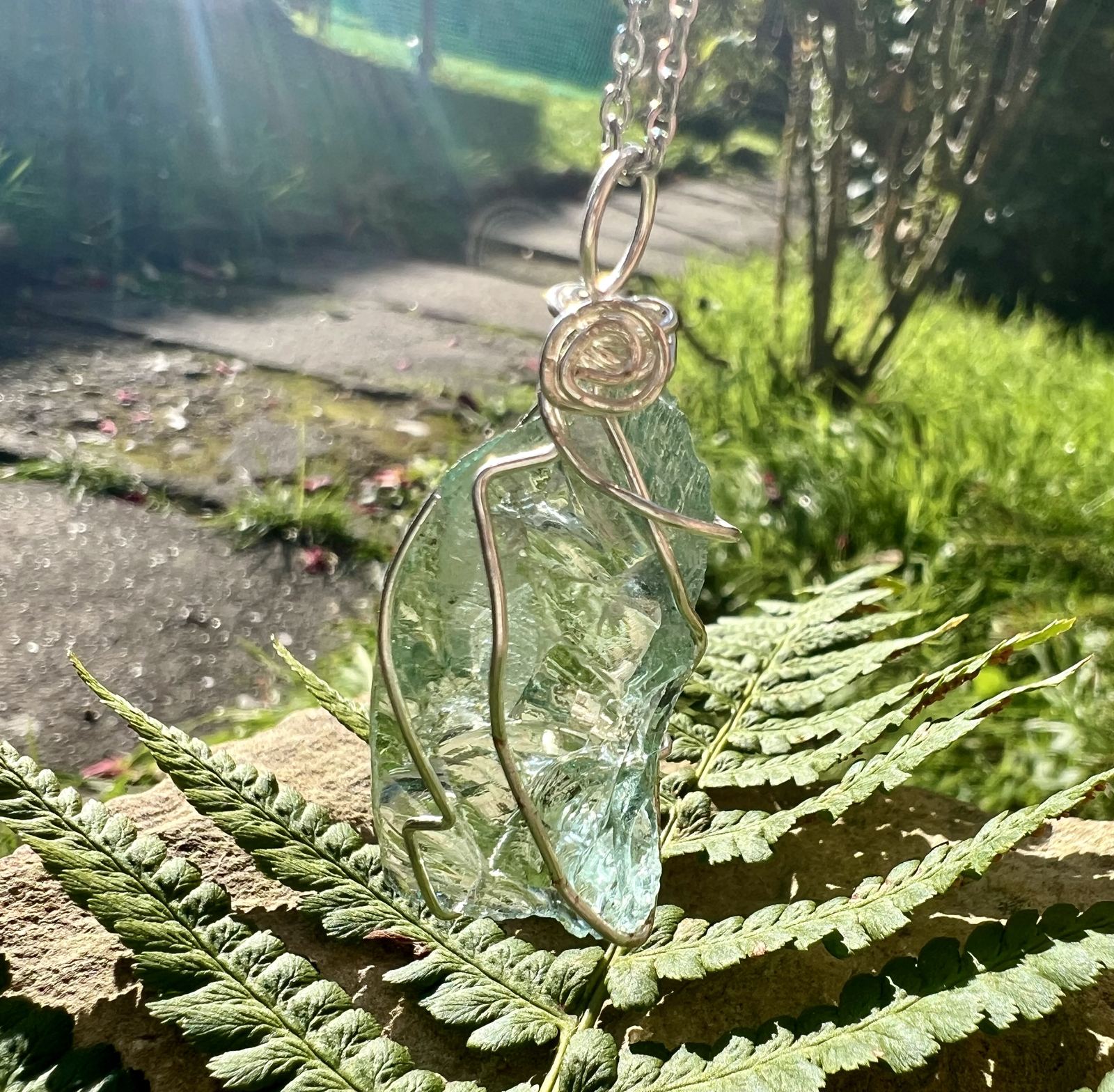 Seelenanhänger Ice Whisper in Silberdraht an Edelstahlkette